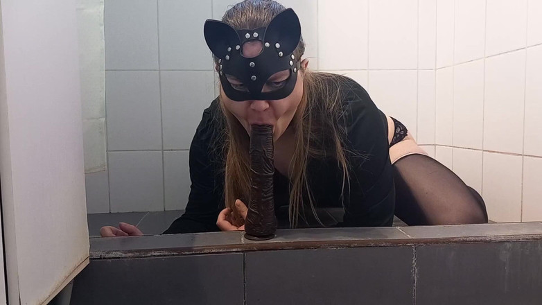 Elise Woods: Sissy genießt kehlenfick und reitet BBC