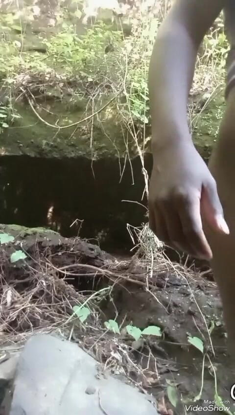 Sexyjayla254: 饥渴的下身男孩独自在树林里抚摸他的菊花