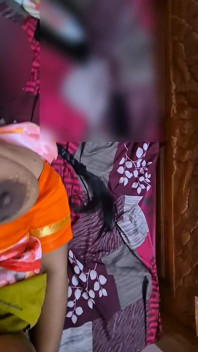 Makcik India Sreejaa tetek berair melantun keras seks sudut pandangan pertama dalam saree oren blaus