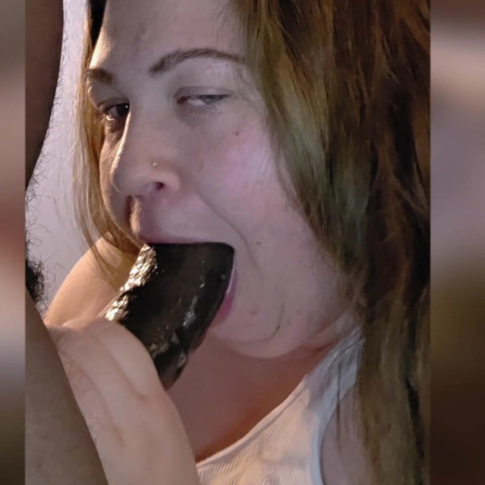 TrotzillaTheGod: Phat Booty White Girl é arada e engole porra de seus...