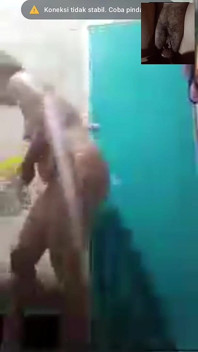 Uma linda nua tomando banho me deixa muito animada