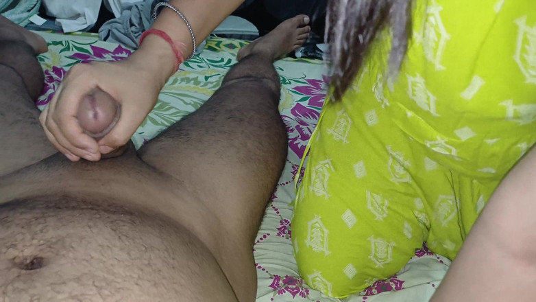 NaughtyWings: Bhabhi și-a chemat cumnatul în camera ei pentru sex