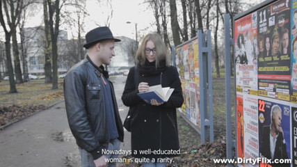 She is Nerdy: Compartilhando amor por livros e sexo