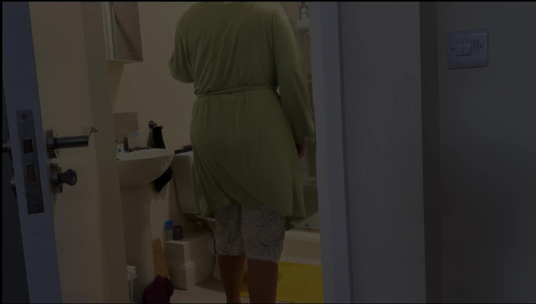 Emma Voyeur: Tertangkap ibu tiri kencing:apa yang berlaku seterusnya akan mengejutkan awak