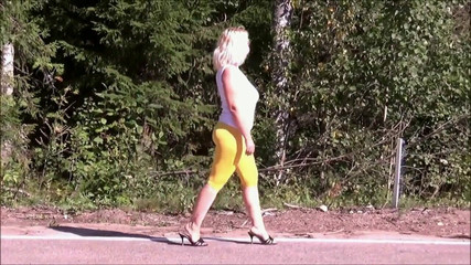 RedRoseRus: Yellow Big Ass Flashing Outdoor