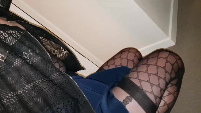 Dani Leg: Огромная сперма на зеркало в чулках для тела