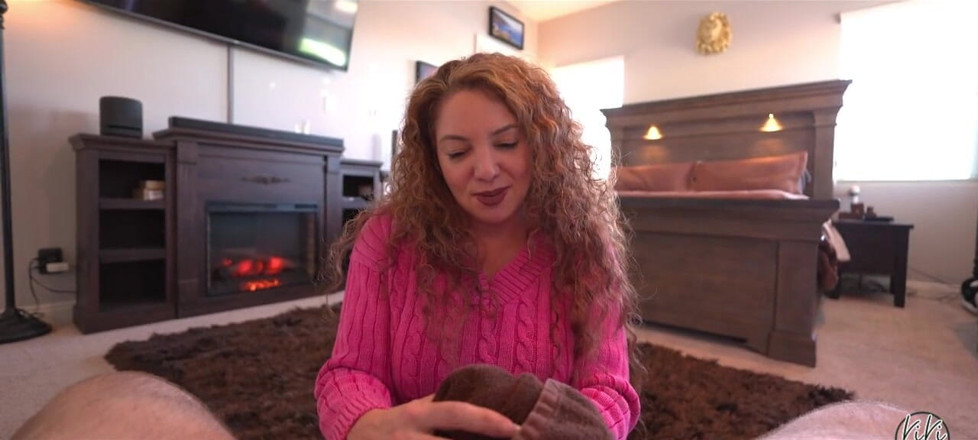 Kiki Daire MILFLand: Ми починаємо з мастурбації... Йому потрібно було знати, що він може тривати з цією гарячою дівчиною, яку він бачив, тому, звичайно, мені довелося допомогти!