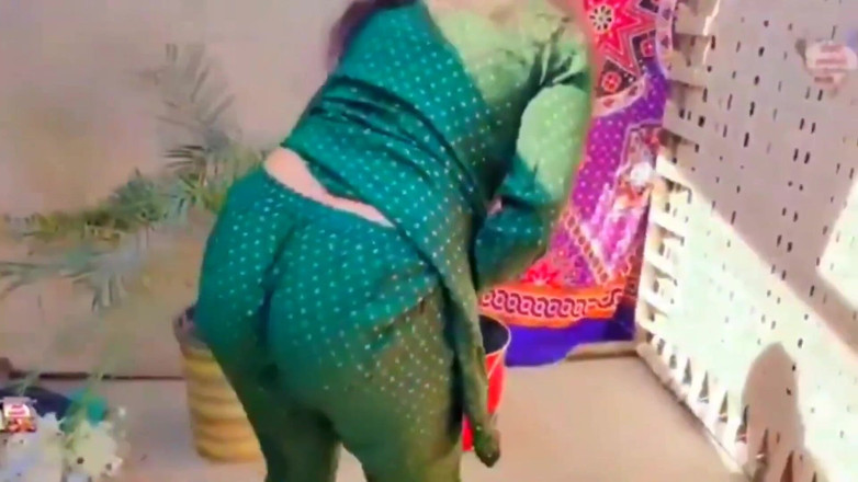 Muskan Rani: Sara khan nuovo video