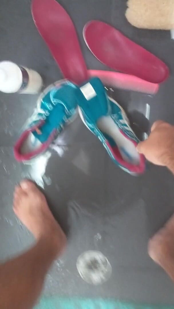 Sneakerfetish_BR: Sneakers Fuck Asics in Bathroom