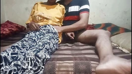 Sexy Tina Ne Pados Ke Ladke Ko Pta Ke Rat Me Apne Bedroom Me Bula Ke Apni Chudayi Karwai