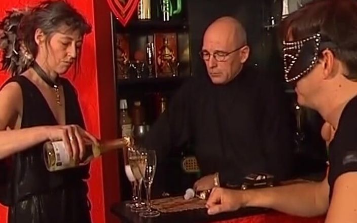 German's Fetish: 当你观看时，这个德国束缚会议会让你心神啪啪啪