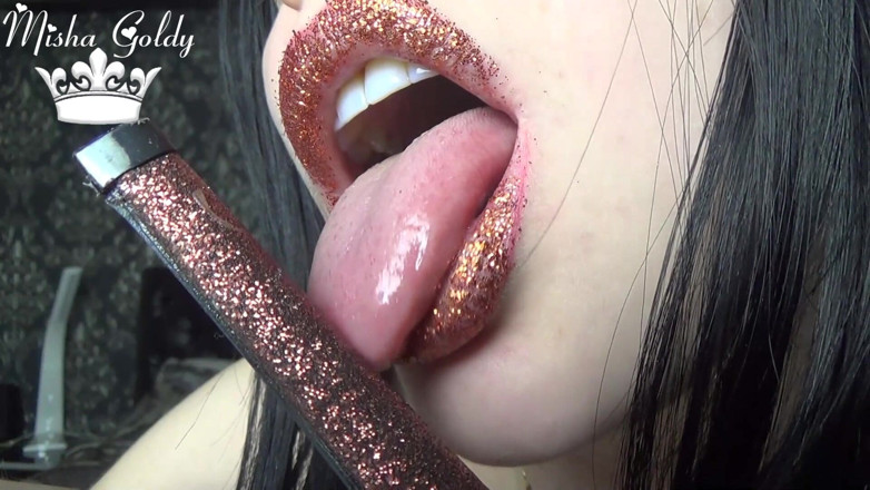 Goddess Misha Goldy: Godaan bibir emas