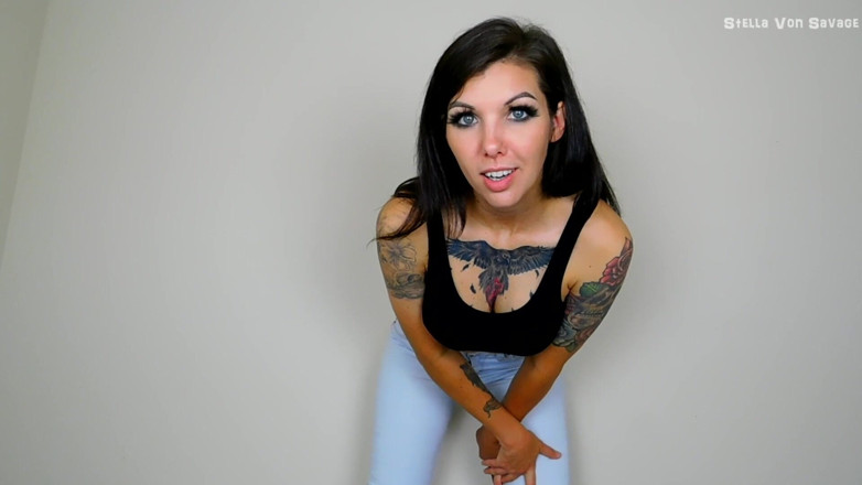 Stella Von Savage: Facesitting, WICHsanleitung, spiel in engen jeans