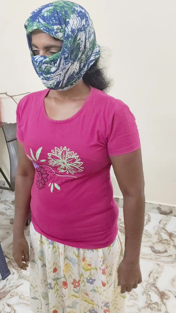 Thesana: Agente de coleção de empréstimos fode a esposa inocente da...