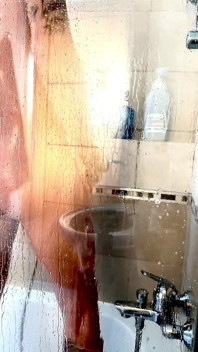 Duschzeit im Schlafzimmer, welches fenster und