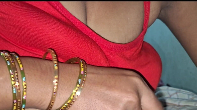 Sexy chinni: 인도 집 마누라 하드코어 섹스 섹시한 젖탱이 레드 컬러 브라