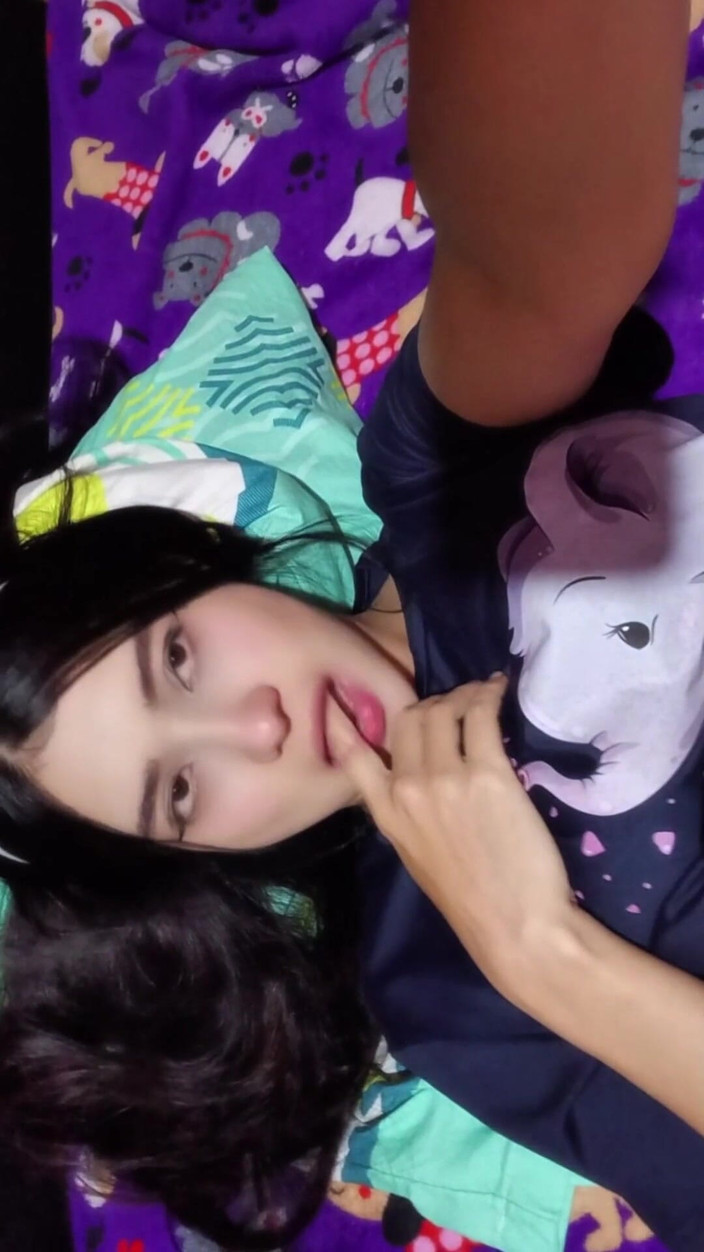 Yulieth Gomez: Любительська стриптизерка благає мене наповнити її маленьку пизду