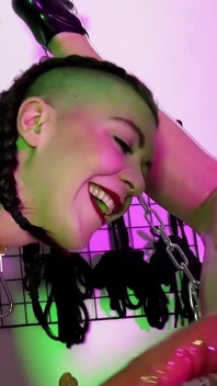 Pegging a fisting v průhledném latexu