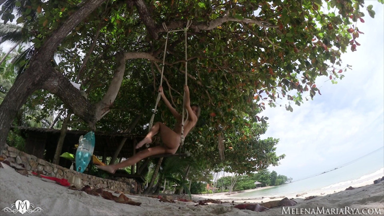 Melena Tara: Sexo na praia