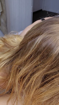 Tslucylux ve büyük yaraklı adam birbirlerini sağıyor