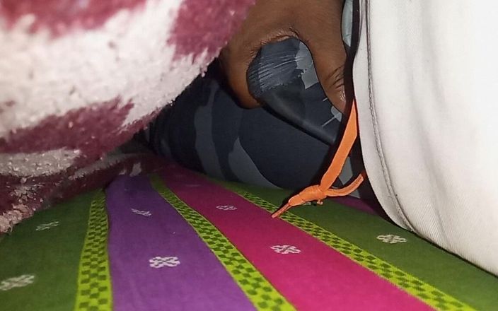 Sweet Indian cock: Sundal jsem Bhabhi sukni a halenkou a ošukal ji