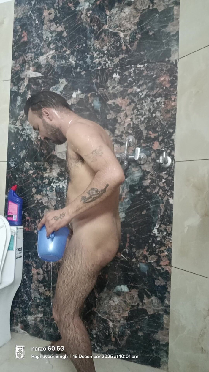 Rajasthani-old-lover: Ufficiale di polizia indiano nella doccia