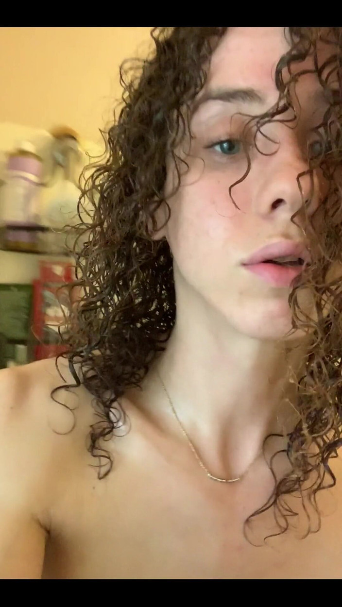 Tia Tizzianni Productions: Aku lagi sange banget akhir-akhir ini, ada yang ngentot aku...