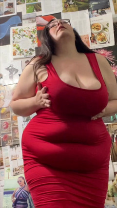 cutejayne: सुडौल खूबसूरत विशालकाय बेब तंग लाल पोशाक में आपको लुभाती है