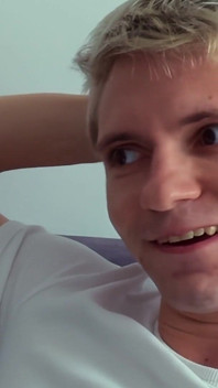 Porno herec mi zničil hrdlo a hladký zadek po rande