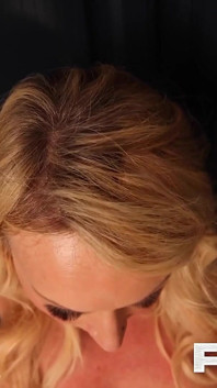 Büyük götlü orta yaşlı seksi anne bomba mutfakta adam tarafından sikiliyor