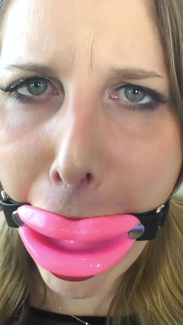 Cassie's BDSM Gag Talk Try on and Talk (Cassie Cummings)