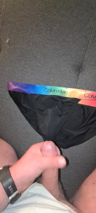 CumShorts: Vystříkej se mi na spodní prádlo