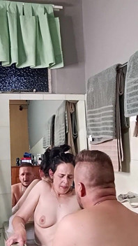 Scopata in bagno con sexxxfilla, voleva che mi sborrsse dentro così tanto