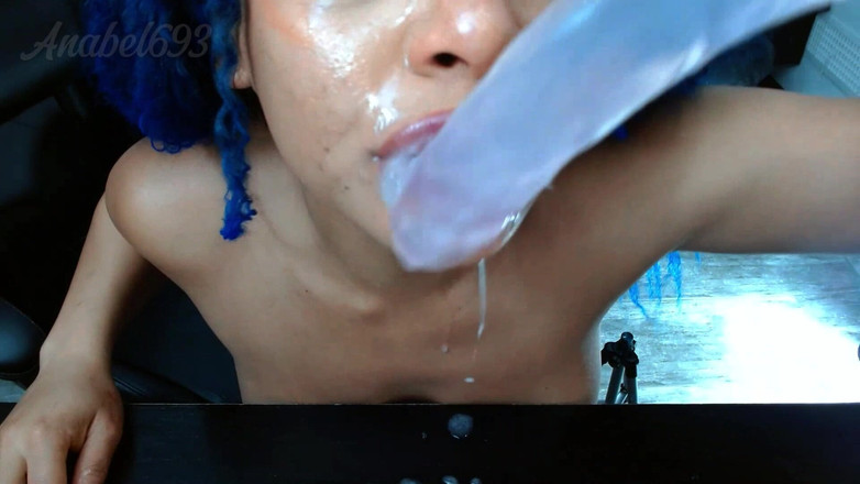 anabel693: Der weiße Schwanz kommt, um meinen Hals zu ficken, saugt...