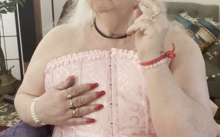 Constance: Pisciare in rosa e fumare