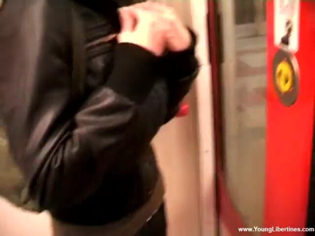 Young Libertines: Muie în metrou