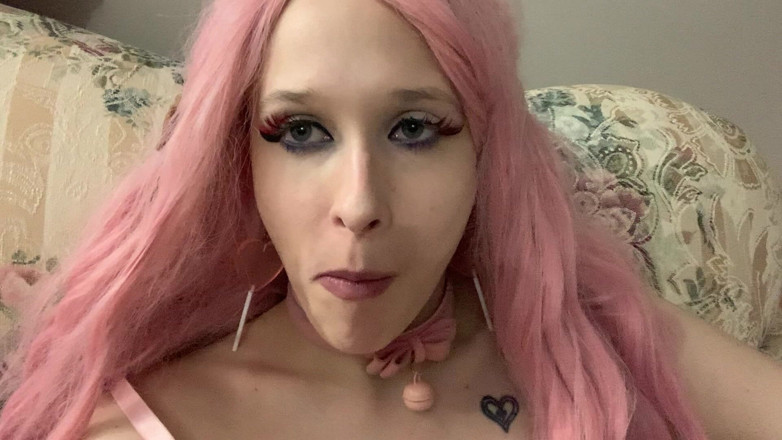 EmoDream1998: Succhiando enormi bolle rosa