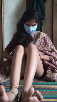 Shivani masturbuje poprvé.