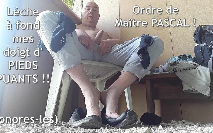 Pascal: A fat guy showing off his feet while masturbating in...
