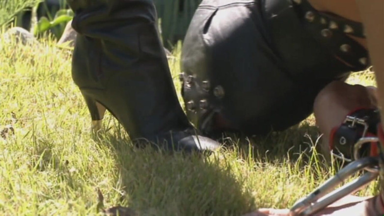 Absolute BDSM films - The original: Bondage demütigt in maskiert