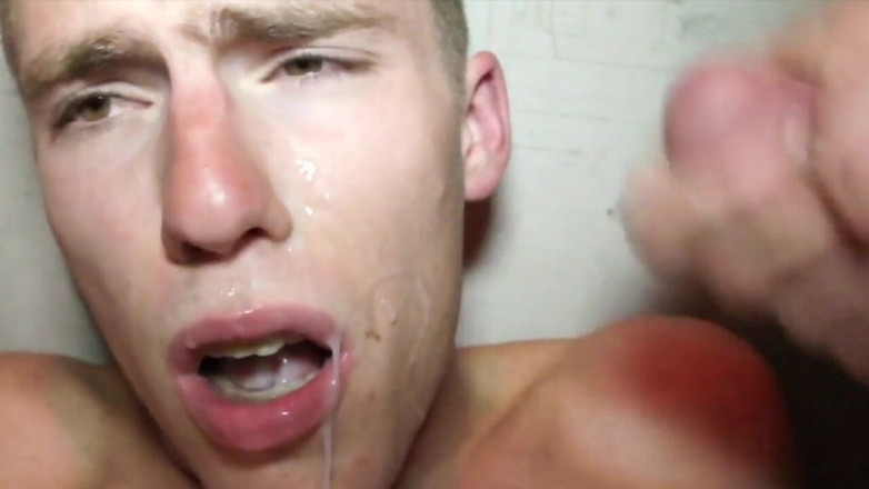 The fuckers raw studio: Bukkake-amateur mit schwulen twinks lutscht alle seine freunde zum abspritzen