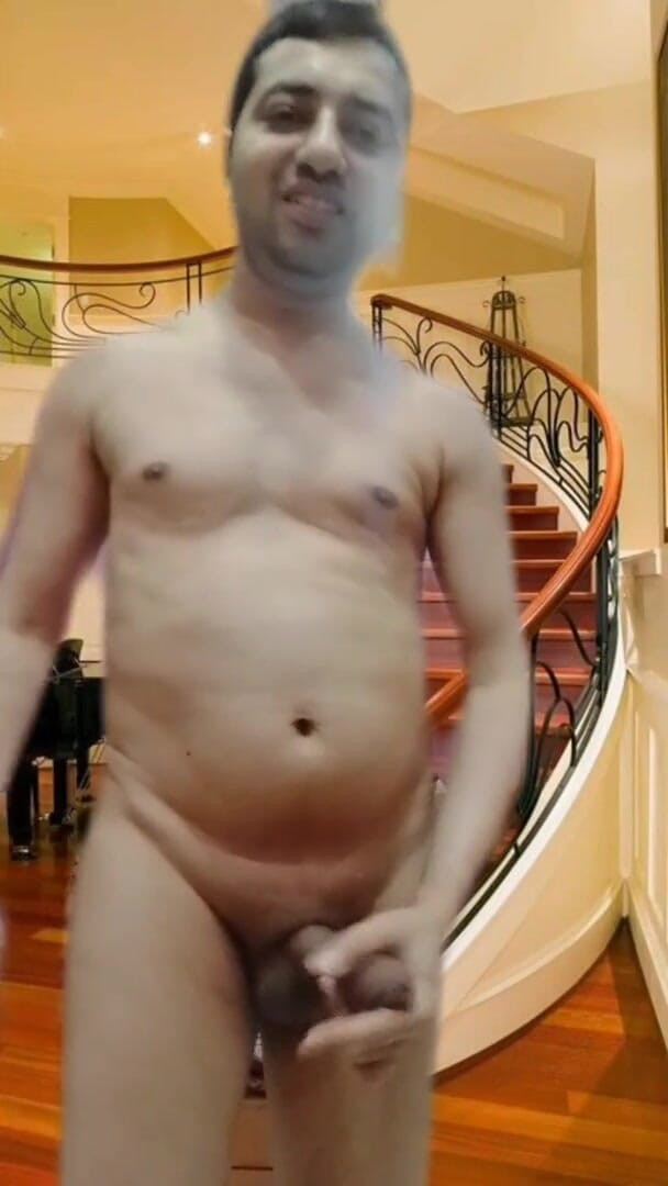 Cute & Nude Crossdresser: Naked boy in virtual hallway shows his sexy nude body...