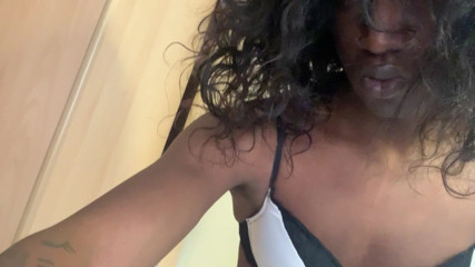 Ts Jade Knowles: Mi faccio una figa con la crema su tutto questo...