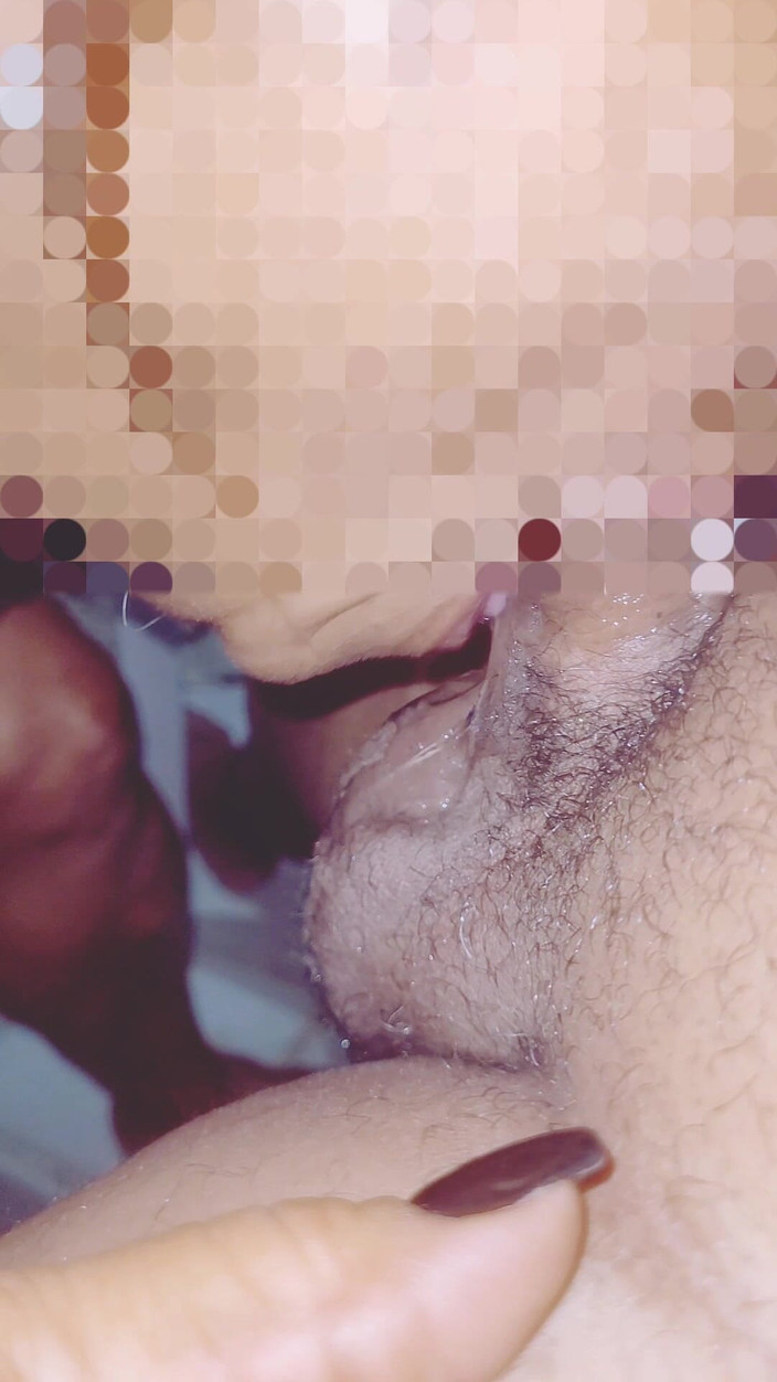anal_queen_amateur: रंडी milf(चोदने लायक मम्मी) अपने गले के नीचे वीर्य चूसती है जबकि प्लंबर वीर्य निकालता है