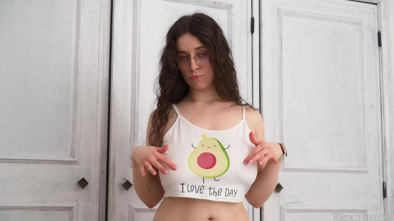 ElizaTheModel: Челенж с подпрыгиванием без лифчика