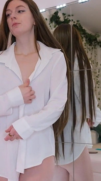 그는 거실에있어
