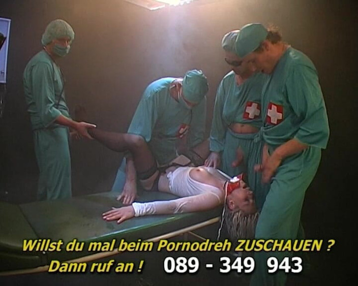 GGG John Thompson OLD STYLE: Școlăriță este inseminată de întreaga clasă - bukkake extreme