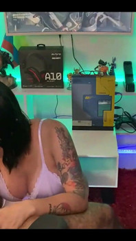 Masturbazione pompino e sesso di una calda attrice porno colombiana - jenifer play