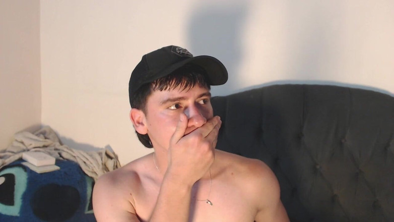 Icyhot707: Hat mich mit einem 20-cm-Dildo gefickt und ihn dann in den...