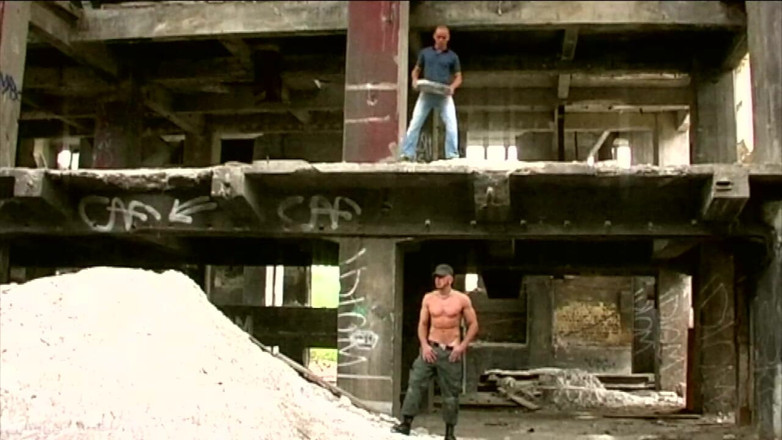 Young Bastards: Beefcake Knocked Out by Young Skinhead
